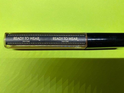 Ready wear lip gloss - **,