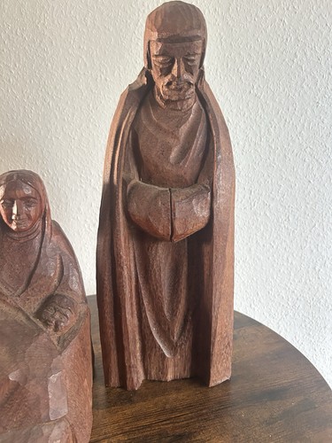 Große geschnitzte holzfiguren - große,
