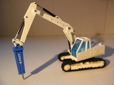 NZG No 247 Eder 835 Raupenbagger mit Krupp Abbruchhammer 1/50