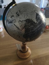 Kleiner Stand-Globus mit