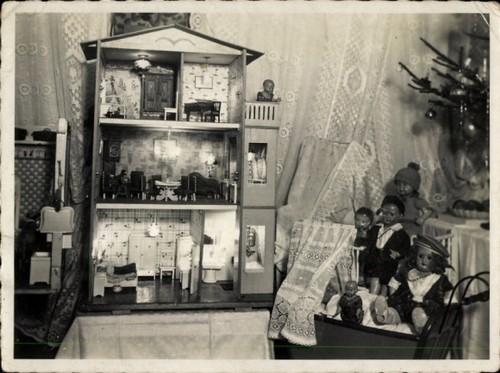 Foto spielzeug puppenhaus - foto, spielzeug,