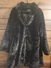 Schwarzer fell mantel - schwarzer,