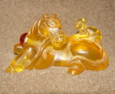 Sammeln Eine Pferdestatue mit Snuff Bottles, aus Amber? Bernstein? #016