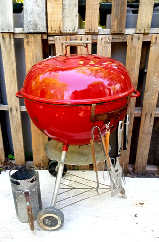 Weber red kettle - red,