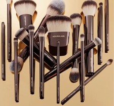 HOURGLASS Makeup Brushes –