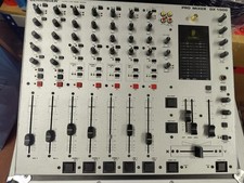 Behringer DX1000 Professionelles DJ Mischpult 19V/50 Watt DX1000