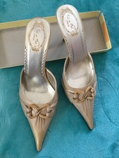 Pantoletten - Camel  goldener Absatz und Goldapplikatinen - Größe 39 - Neuwertig