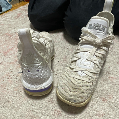 Nike lebron buzz - 16, lightyear