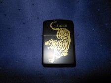 Schwarzes Tiger Benzin