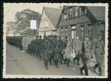 Foto - Wehrmacht Soldaten RAD - Marsch Uniform Häuser Straße Appell Wo ?