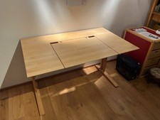 Ergonomischer Schreibtisch aus