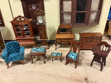 Puppenstube 12. Maßstab rot