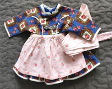 süsses altes Puppenkleid mit