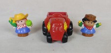 Fisher Price Little People Traktor mit Streuanhänger und 2 Figuren Bauer Bäuerin