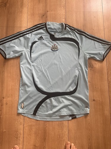 Das trikot von newcastle - trikot,