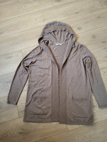 Braunfarbene strickjacke von - braunfarbene,