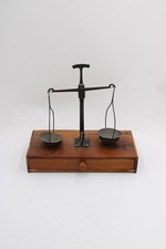 Antike Balkenwaage – Apotheker-/Handelswaage aus dem 19. Jh., Messing & Eisen