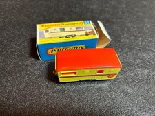 matchbox nr 57 Trailer Caravan leicht gelb weiße Einrichtung mit ovp