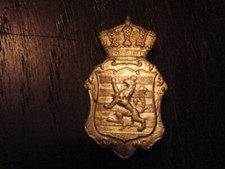 Luxemburg Abzeichen Polizei-Offizier Mütze? ca 45 x 24 mm, silberfarben