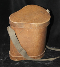 Alte Militär Volks Gasmasken Papp Büchse mit Maske Bunker Deutsches Reich 1-2WK