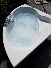 BADEWANNE MIT WASSERSTRAHLMASSAGE, WHIRLPOOL Badewanne
