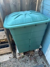 Regentonne 300 Liter eckig, grün, mit Deckel und Wasserhahn, PP, 92cm höhe