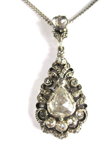 Antiker anhänger mit kette - antiker,