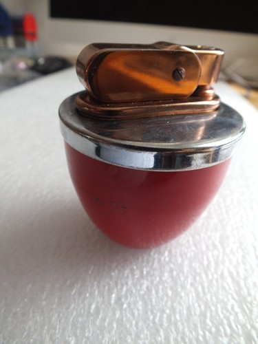 Vintage altes metall - altes, tisch