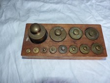 Holzblock mit Messing Gewichten