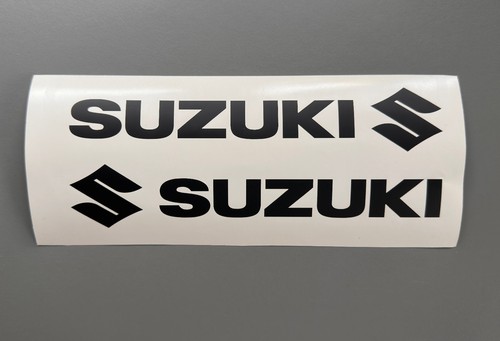 Suzuki mit logo aufkleber - suzuki,