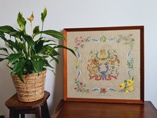 Antike Stickerei Königswappen Großbritannien Grabenkunst Handarbeit 