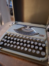 Groma Gromina Schreibmaschine Reiseschreibmaschine im Transport Koffer Gdr