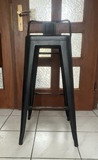 Schwarzer barhocker aus metall - schwarzer,
