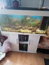 Aquarium mit unterschrank, pumpe und diverses zubehör.