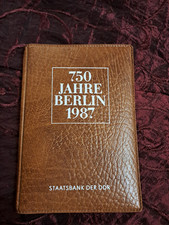 750 Jahre Berlin (Ost)--  Münzsatz 4 x 5 Mark und Kupferbarren sowie Mappe