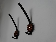 2 Garderobenhaken Schmiedeeisen Schwarz mit Kupfer 1970er Jahre Vintage Haken