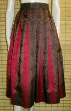 HIMBEERF./GRÜNER TRACHTENROCK