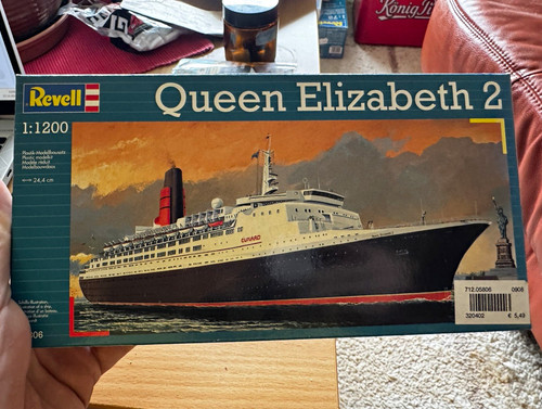 Revell queen elizabeth - queen,