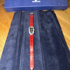 Uhr mit Strassbesatz und