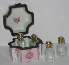 Porzellandose mit 4 Parfüm Glasflakon Sammlerdose rosa Rosendekor Antik Stil 6x5