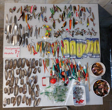 Sammlungsauflösung Angelgeräte Pilker Wobbler Gummiköder Schwimmer Raritäten