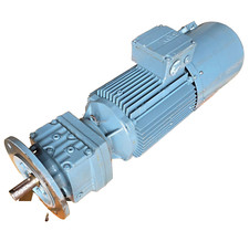 Stirnradgetriebemotor SEW RF37 DV100L4/TF/VR/ES1C Getriebemotor 3kW 346U/min