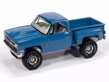 CHEVROLET Silverado - Stepside 4x4 - 1981 - medium blue - Auto World 1:64