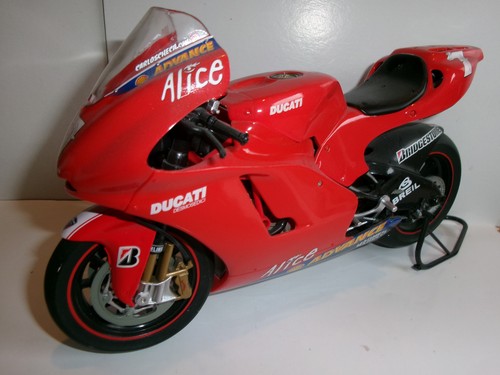 Carlos checa ducati - checa,