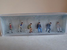 Preiser Sitzende Arbeiter Mann Mütze Arbeitzkleidung 14084 H0 1:87 OVP 6Fig