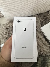 iPhone 8 Im Weiß 64GB / 74% /