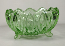 Art Deco Pressglas Servierschale Flower Bud grün