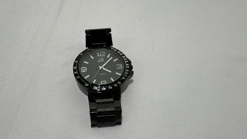 Schwarze armbanduhr - armbanduhr, –