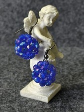 Hübsche Ohrringe Handarbeit Perlenkugel Blau irisierend Acrylglasperlen ∅ 1,5cm