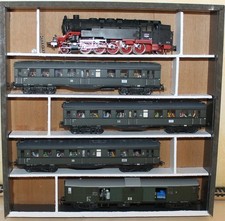 Personenzug  mit Hruska-Lok BR 84 002 und PIKO-Wagen, H0,  in Box